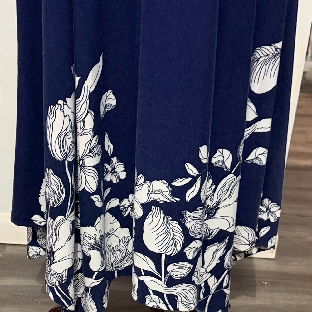 Reborn (Bundle) 2 Maxi Dresses with Red Butterflies and Blue With White Florals - Picture 3 of 9